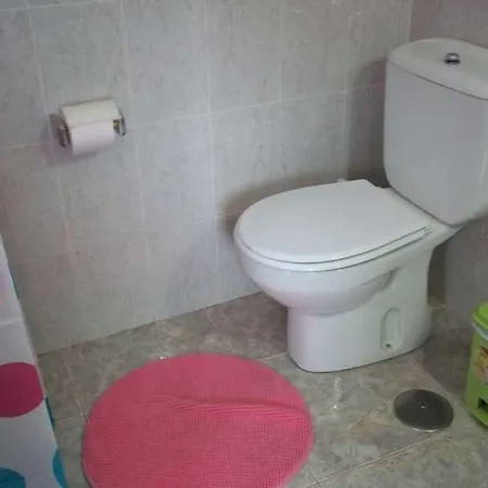 Sleeps 4 Wifi בית נופש