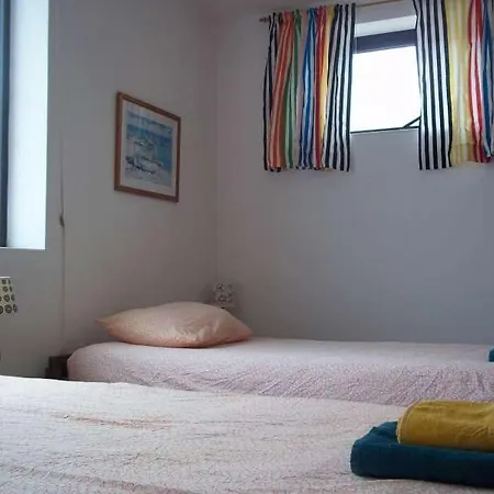 Sleeps 4 Wifi