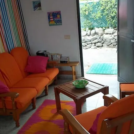 Дом отдыха Sleeps 4 Wifi Фамара