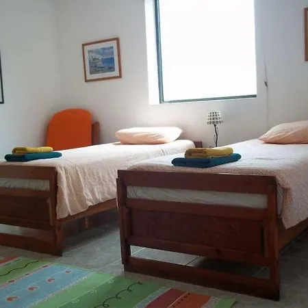 Sleeps 4 Wifi Дом отдыха Фамара